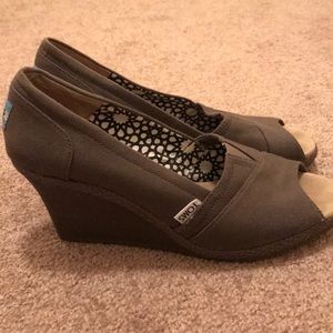 Toms grey wedges